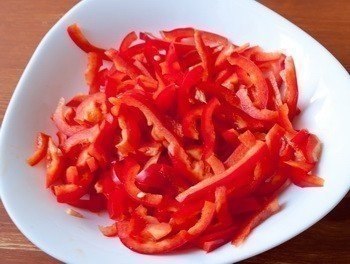 Вкуснятина: курица стир-фрай с кисло-сладком соусе. Ингредиенты на 6 порций: 800 г куриного филе ... - 3