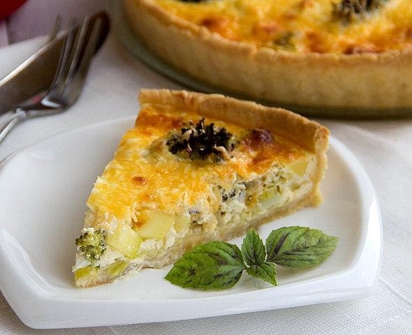 Киш с молодыми овощами.Нам потребуется: Для теста: мука — 250 гяйцо — 1 шт.масло сливочное — 100 ...