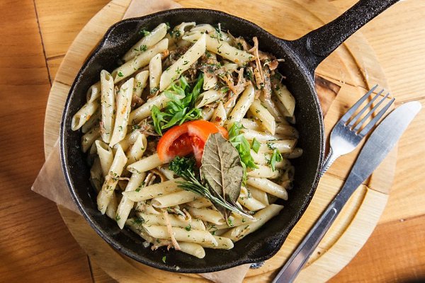 Макароны по-флотски.Макароны по-флотски можно готовить как с фаршем, так и с тушенкой. Особенно ...