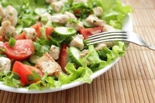 6 ДИЕТИЧЕСКИХ РЕЦЕПТОВ САЛАТОВ ИЗ КУРИЦЫ! Они разнообразны, полезны и очень вкусны! Сохрани себе! 1. ... - 2
