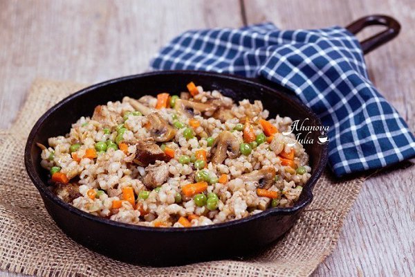 Перловая каша с мясом, грибами и овощами.на 100грамм - 173.7 ккалБ/Ж/У - ...