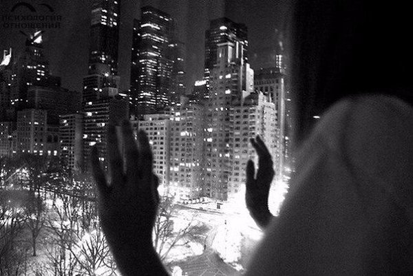 Любовь - это когда, отпуская человека, сердце кричит: