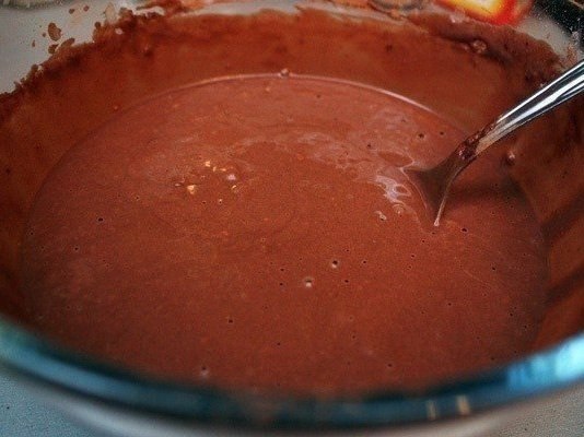 Шоколадные оладушки.Сохрани рецепт этой невероятной вкуснятины!Ингредиенты:Кефир — 400 млМука — 300 ... - 3