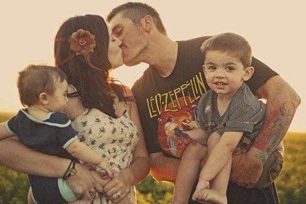 По статистике всего добиваются те мужчины, которые слушали свою женщину... А те, которые слушают ...