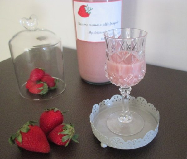 Клубничный сливочный ликёр Liquore cremoso alle fragole. Итальянцы знают толк в алкоголе и на ... - 2