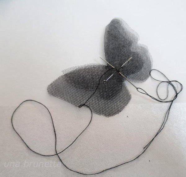 «Бабочки на твоем плече». Превращение обычной футболки в дизайнерскую вещь. - 6