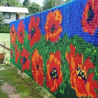 Идеи для дачи своими руками: мозаика из пластиковых крышек - 7