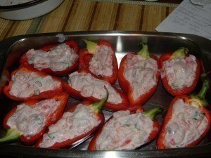 Курица в перце. Необходимо: Болгарский перец (крупный) – 4-5 шт. Филе курицы — 1 шт., Помидор ... - 5