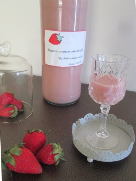 Клубничный сливочный ликёр Liquore cremoso alle fragole. Итальянцы знают толк в алкоголе и на ...