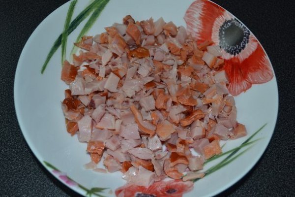 Картофель, фаршированный копченой курицей и овощами под сыром. Нам понадобится: -Картофель – 10 штук ... - 2