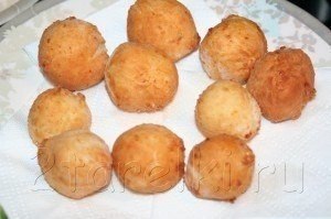 Творожные шарики и пончики.Очень вкусный десерт!Ингредиенты:на 360-400 г. творога —3 яйца;3 ст.л. ... - 9