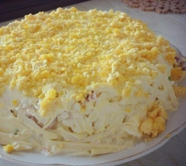 ОЧЕНЬ ВКУСНЫЙ САЛАТИК .И вкусно и красиво Ингредиенты: -Картофель -Морковь -лук -солёный ...