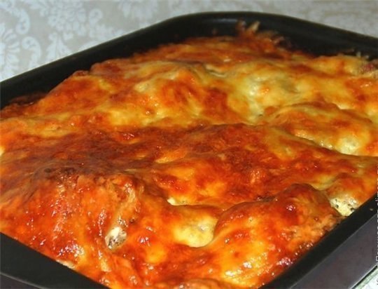Курица, запеченная с гречкой.Крупа пропитывается соком мяса, получается гречневая каша божественного ...