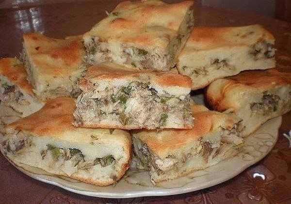 Рыбный пирог на скорую руку. Ингредиенты: Для теста: Кефир - 1 стакан, 2-яйца, мука- 1.5- 2 стакана, ...