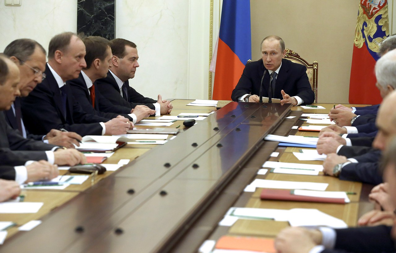Опрос: Россияне будут голосовать за Путина в 2018 году.Владимир Путин на протяжении вот уже второго ...