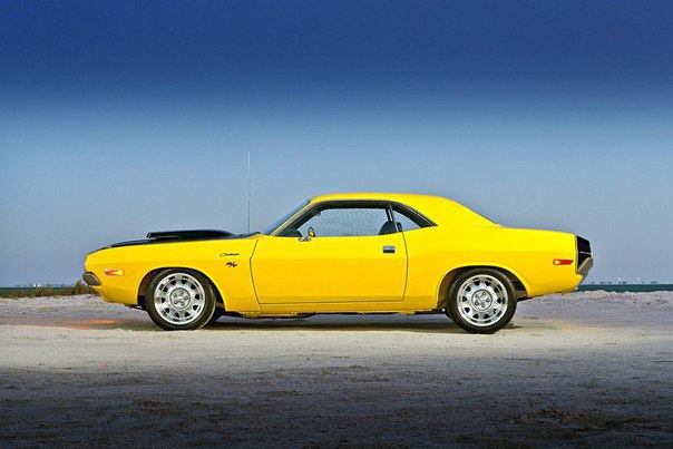 1970 Dodge Challenger R/T - 3