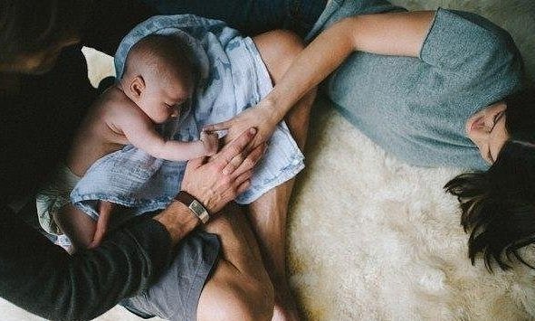 Мужчины,берегите своих женщин! Они дарят Вам две самые дорогие вещи:свою любовь и того, кто называет ...