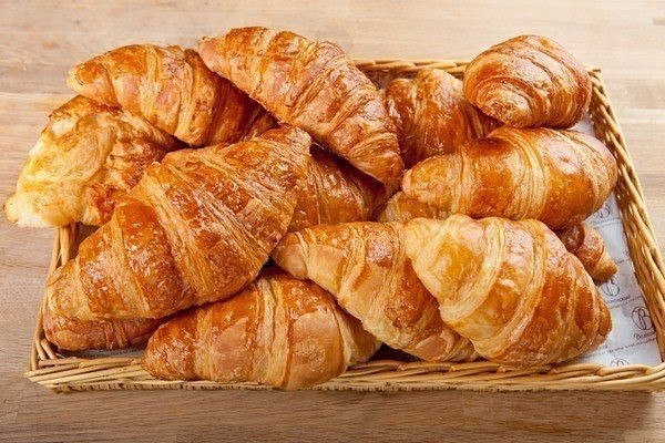 ТОП-6 ВКУСНЫХ РЕЦЕПТОВ КРУАССАНОВ .1. Круассаны вариант из фантастического теста ИНГРЕДИЕНТЫ: мука - ... - 4