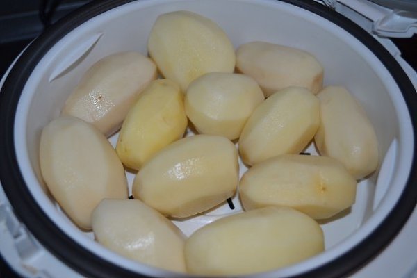 Картофель, фаршированный копченой курицей и овощами под сыром. Нам понадобится: -Картофель – 10 штук ... - 6
