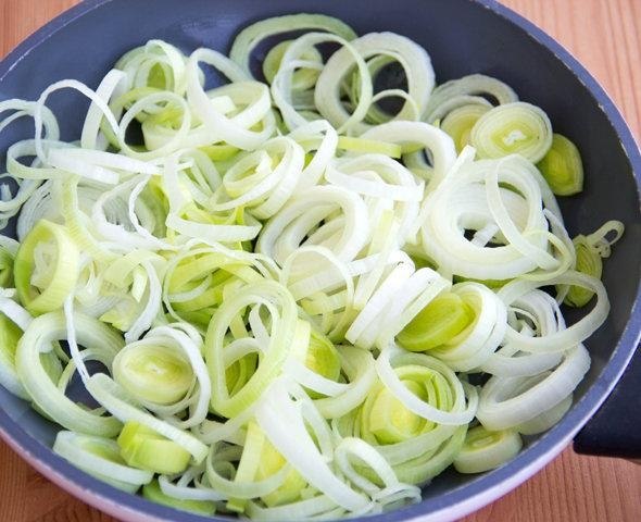 Киш с молодыми овощами.Нам потребуется: Для теста: мука — 250 гяйцо — 1 шт.масло сливочное — 100 ... - 4
