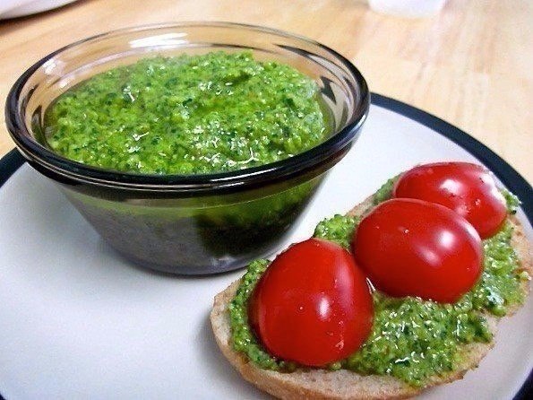 12 ЛУЧШИХ ПАСТ ДЛЯ БУТЕРБРОДОВ: БЫСТРО, ВКУСНО, ПОЛЕЗНО. 1. Из яиц и лука Натрите на крупной терке ... - 8