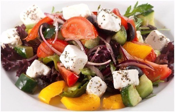 ТОП-7 вкусных салатов без майонеза! 1. Салат овощной с маслинами и фетой Ингредиенты: помидоры, ...