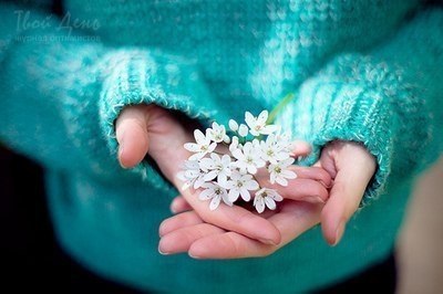 Сегодня рада ... просто так. А почему? Сама не знаю. Но жизнь прекрасна - это факт! И этот факт я ...