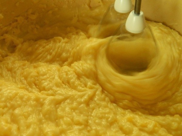 Лимонные пирожные с меренгой.Ингредиенты мука 225 г сахар (для теста+для курда+для меренги) 2 ст. ... - 2