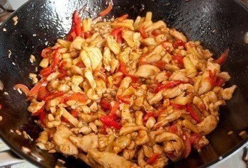 Вкуснятина: курица стир-фрай с кисло-сладком соусе. Ингредиенты на 6 порций: 800 г куриного филе ... - 6
