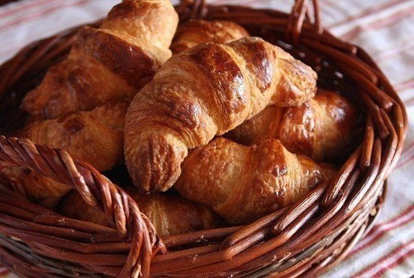 ТОП-6 ВКУСНЫХ РЕЦЕПТОВ КРУАССАНОВ .1. Круассаны вариант из фантастического теста ИНГРЕДИЕНТЫ: мука - ... - 3