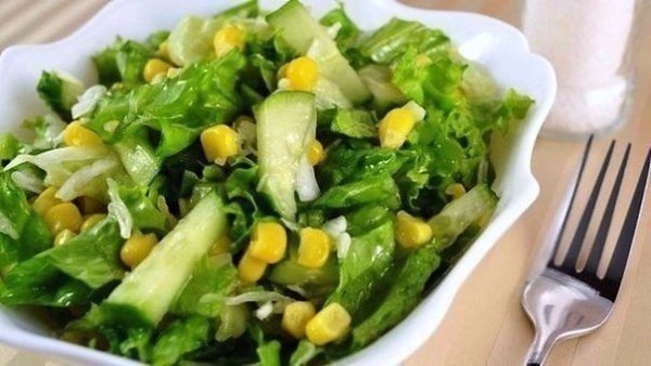 ТОП-7 вкусных салатов без майонеза! 1. Салат овощной с маслинами и фетой Ингредиенты: помидоры, ... - 2