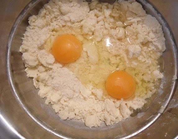 ПЕСОЧНЫЙ ШТРУДЕЛЬ С ЯБЛОКАМИ.ИНГРЕДИЕНТЫ: Сливочное масло или спред — 200 г Сахар — 1 стакан Мука — ... - 3