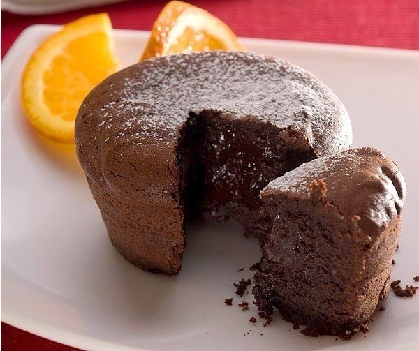 Шоколадные кексы с жидкой начинкой.Нереально вкусный и нежный десерт! Сохрани ...