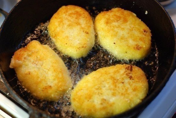 КАРТОФЕЛЬНЫЕ КОТЛЕТЫ С КУРИЦЕЙ .Отличный вариант для быстрого перекуса Заранее отварена куриная ... - 4