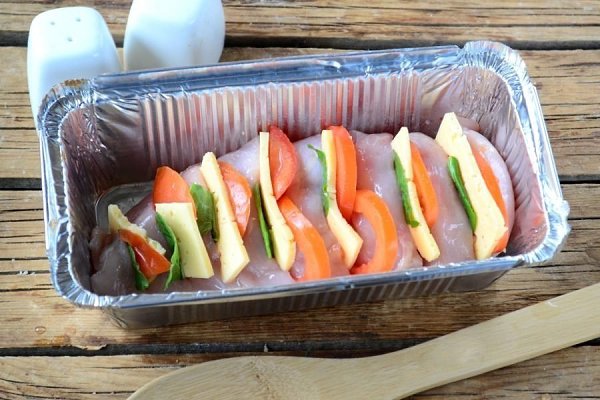 Куриный каприз.Количество порций: 2 шт.Сохрани себе Ингредиенты:Куриная грудка — 250 гСыр твердый — ... - 3