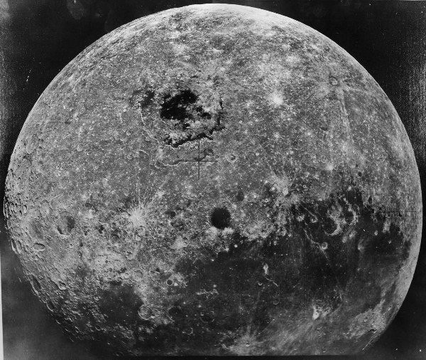 Обратная сторона Луны! Снимок сделан с советской станции «Зонд-6» 14 ноября 1968 года