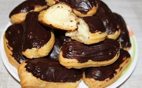 Готовим вкусные домашние Эклеры.Вам потребуется:Для заварного теста:- 3 яйца- 75 г сливочного масла- ... - 2