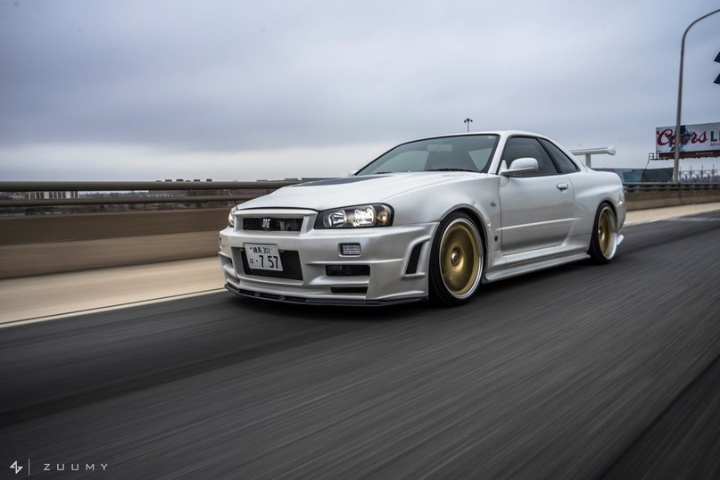 Nissan Skyline GT-R R34 - 6