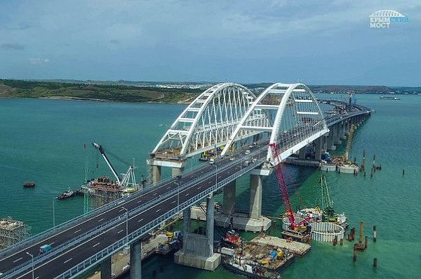 Движение автомобилей по Крымскому мосту будет открыто 16 мая в 5.30. Об этом сообщает информцентр ...