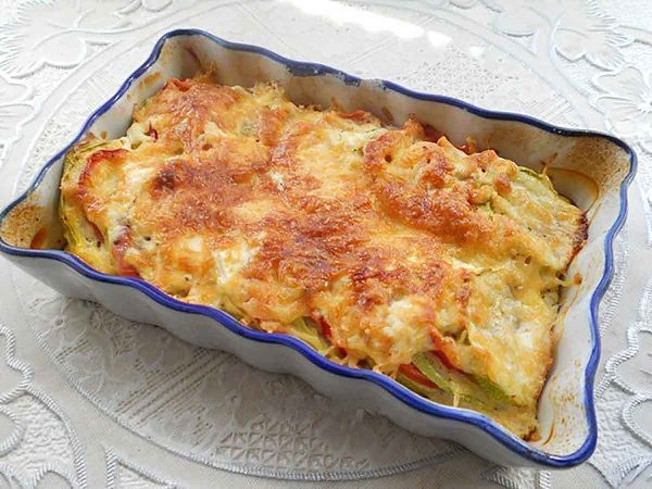 Кабачки, запеченные с помидорами и сыром. . На 100 гр - 38.36 ккал белки - 2.02 жиры - 1.42 ...