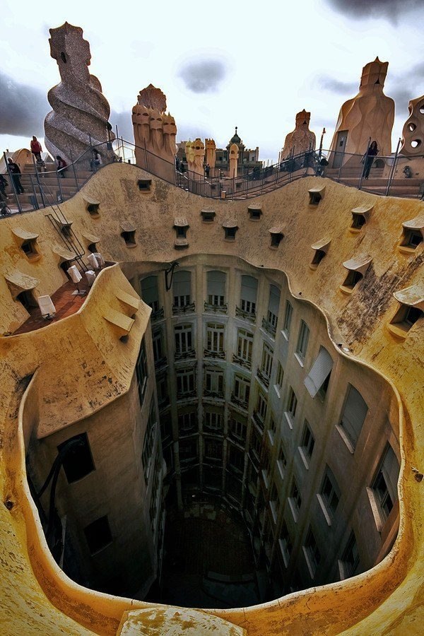   La Pedrera ( Casa Mila), 
