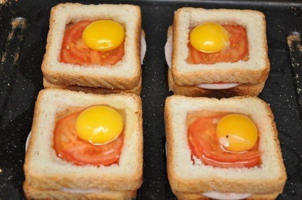 Необычные и вкусные бутерброды к завтраку. Вам потребуется: 16 кусочков белого тостерного хлеба (у ... - 9