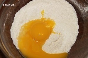 Готовим вкусные домашние Эклеры.Вам потребуется:Для заварного теста:- 3 яйца- 75 г сливочного масла- ... - 3