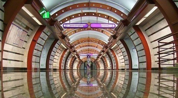 30 фактов о питерском метро: 1. Петербургское метро – самое глубокое в мире. Из 65 станций более 50 ...