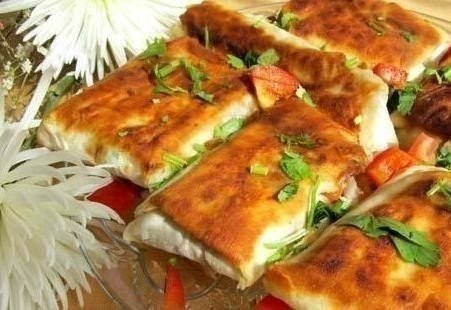 Курочка в конвертике - ОБАЛДЕННО ВКУСНО! Ингредиенты: - 1 пачка слоеного теста (две пластинки) - ...