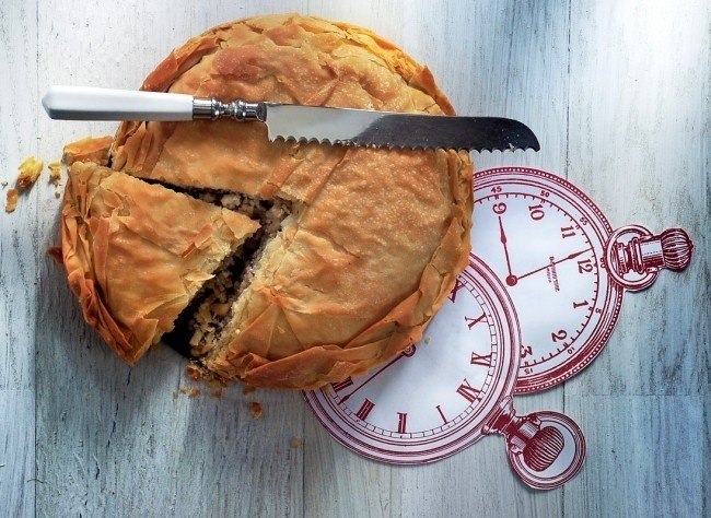 Пирог с мясом и брынзой.Ингредиенты:Фарш — 500 г (я беру половину говядины и половину свинины)Лук — ...