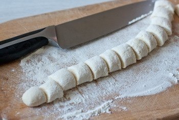ТВОРОЖНЫЕ ПОНЧИКИ НА СКОРУЮ РУКУ.Ингредиенты:200-250 г творога (9-18%)1 яйцо3 ст.л. сахара1/2 ч.л. ... - 5