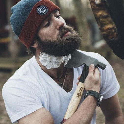 Чем меньше удобств, тем меньше потребностей, а чем меньше потребностей, тем человек счастливее.