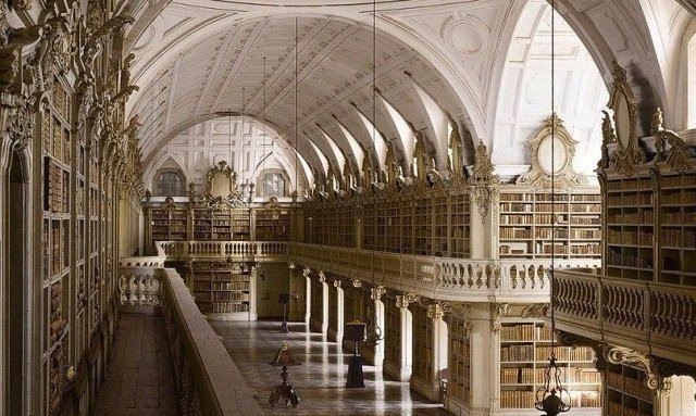 Завораживающие интерьеры крупных библиотек из разных европейских стран. - 3