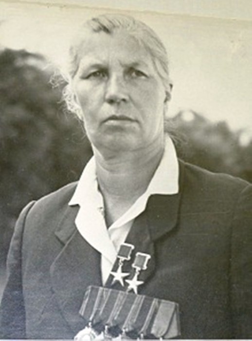 Лидия Павловна Иванова, (31 марта 1915 - 18 мая 1979) - дважды Герой Социалистического Труда, ...